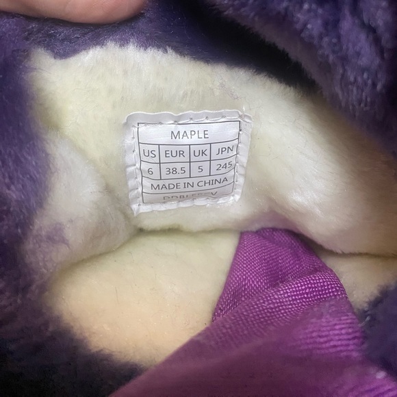 NEW IN BOX Kids Girls Size 6 DreamPairs Winter boots - Picture 3 of 4